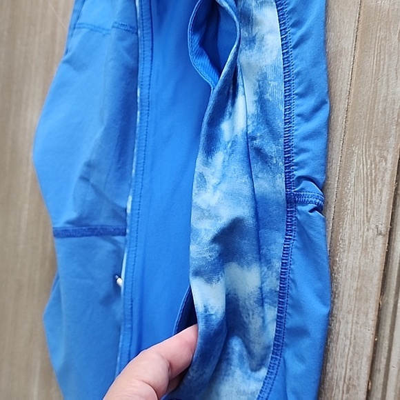 Lululemon Run Times Short 4-way Stretch Tidal Trip Pipe Dream Blue Size 6 - Picture 13 of 14